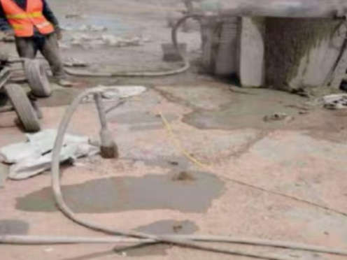 科尔沁右翼中水泥混凝土路面板底注浆技术 路面脱空注浆整治方案