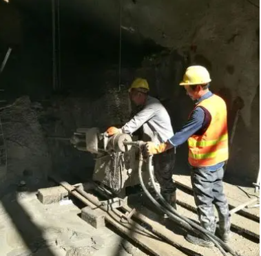 科尔沁右翼中水下抗分散灌浆料特点 水下不分散注浆料介绍